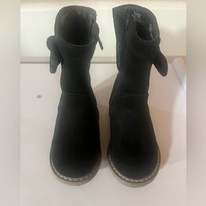 Lightly used toddler size 6 boot